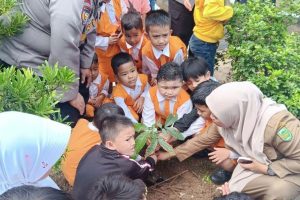 Mendidik Anak Peduli Lingkungan
